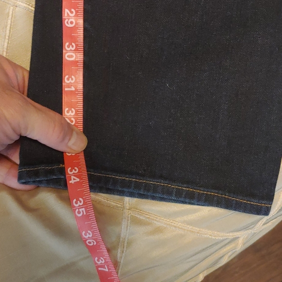 Im selling the jeans i never get a chance to wear - Picture 4 of 5